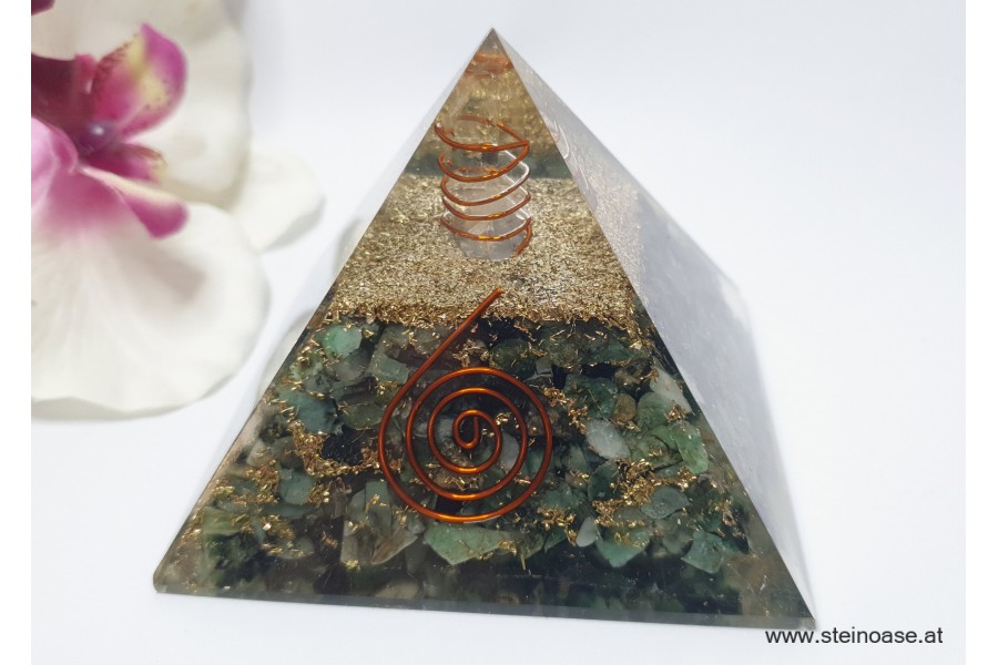 Orgonit Pyramide: Smaragd & Herkimer Kristall & Spirale